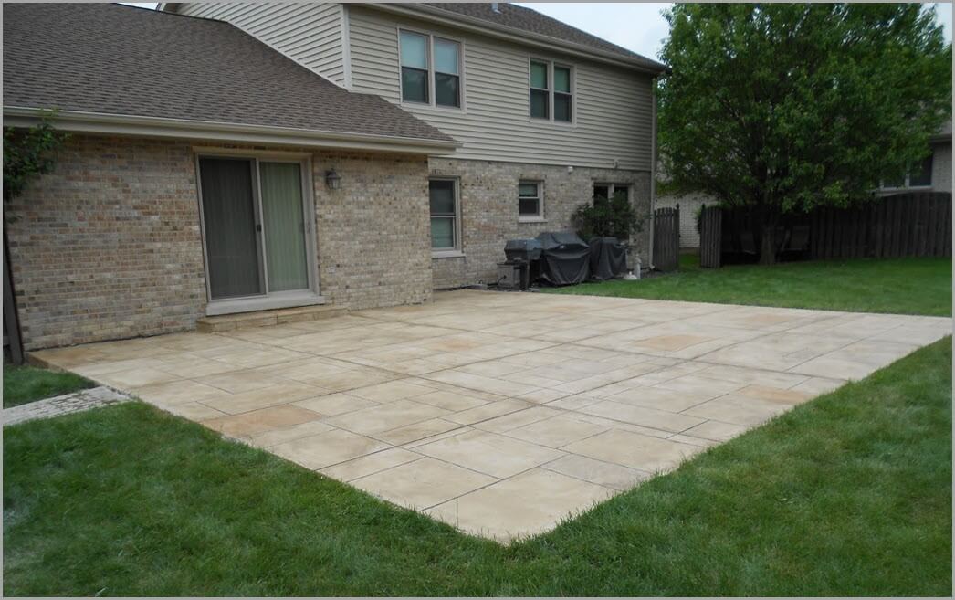 concrete-backyard-patio-flooring