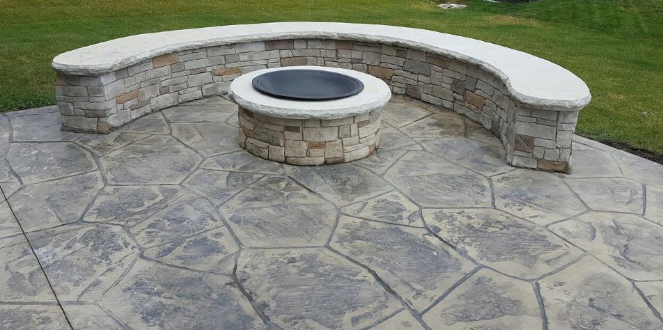 Outdoor Firepit and Seating
