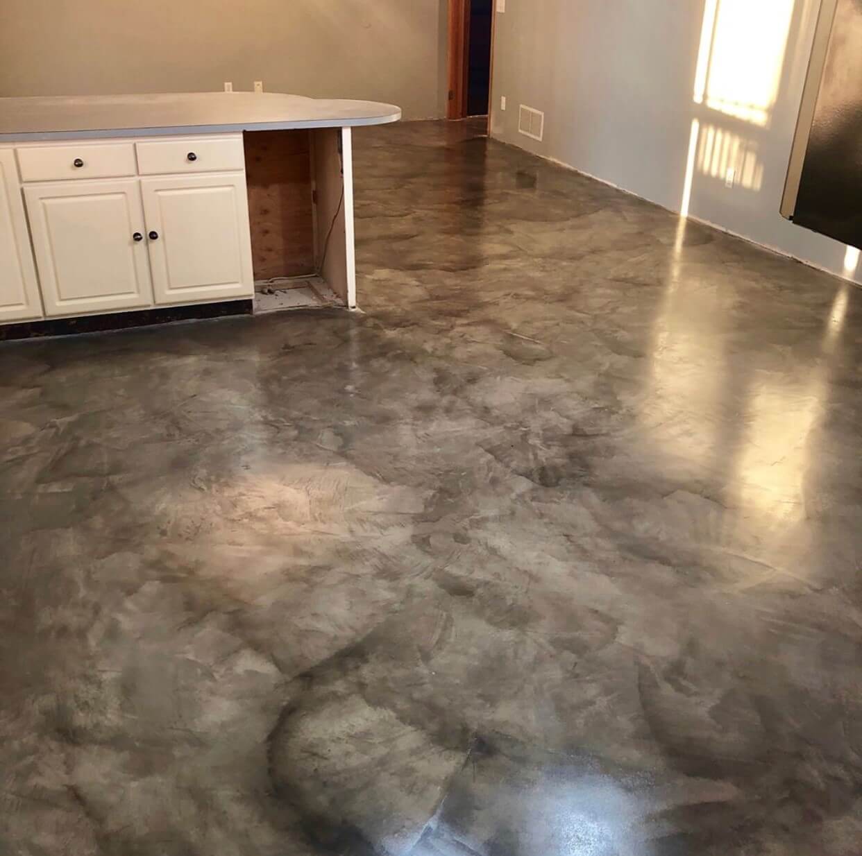 stained-concrete-floor stained-concrete-floor
