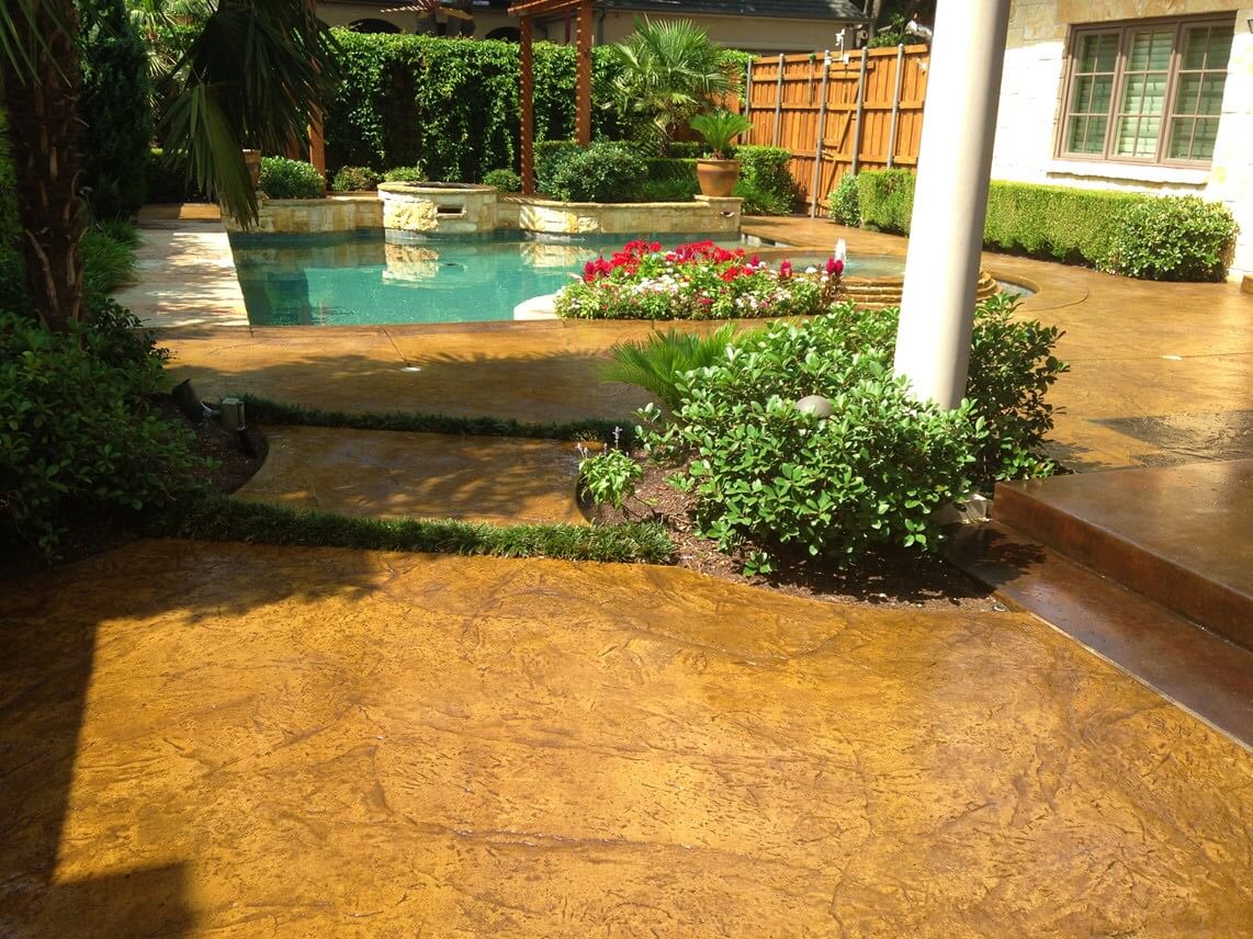 stained-concrete-pool-setting