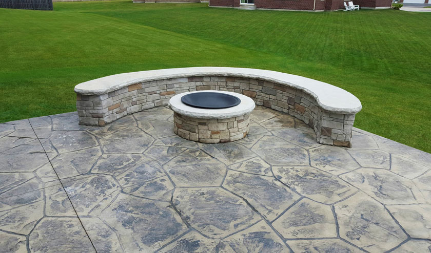 Fire-Pit_Wall_Tightstack_Flagstone-Patio
