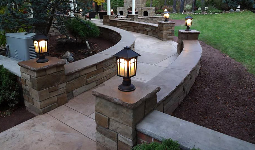 Outdoor-Fireplace_Seat-Wall-with-Lights_Close-Up